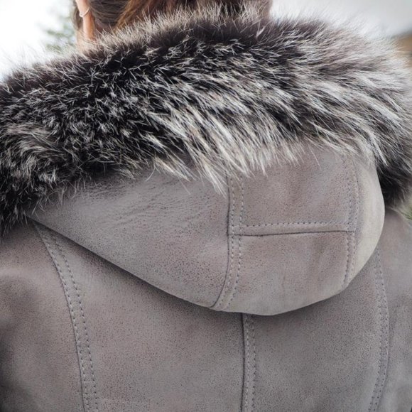 Hooded sheepskin coat with lush silver fox fur trim - Picture 12 of 13